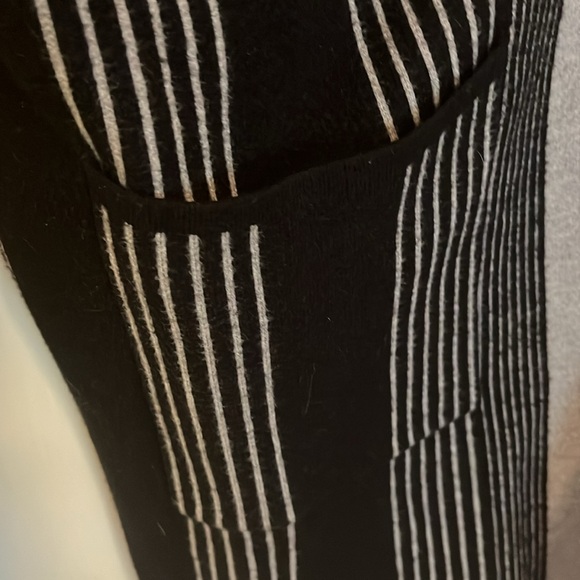 Open-Front Sioni Cardigan with Black and Gray Stripes - Picture 5 of 7